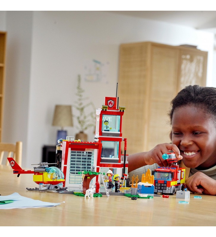 Jucărie de construcție LEGO  60320 City Fire Station (Jucării de pompieri pentru copii peste 6 ani cu garaj, motor de pompieri și elicopter, stație de pompieri)