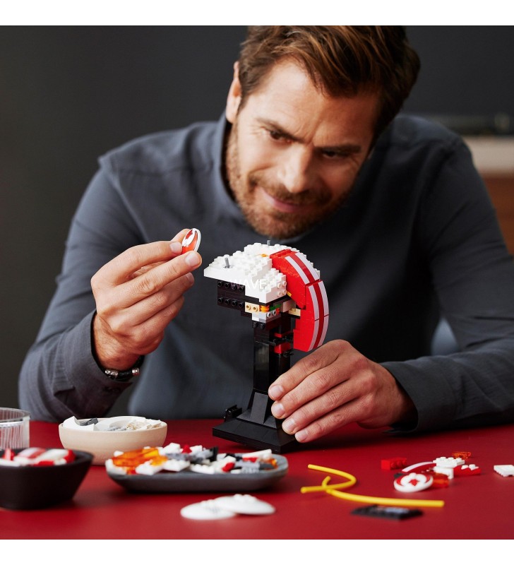 Jucărie de construcție LEGO  75327 Star Wars Casca lui Luke Skywalker (Red Five). (Articol de colecție și un cadou grozav pentru adulți, trusă de bricolaj, decor de cameră)